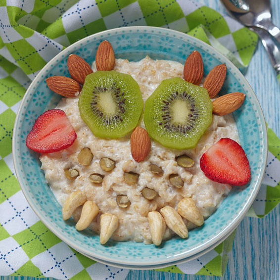 This picture of a bowl of oatmeal links to our breakfast recipes.